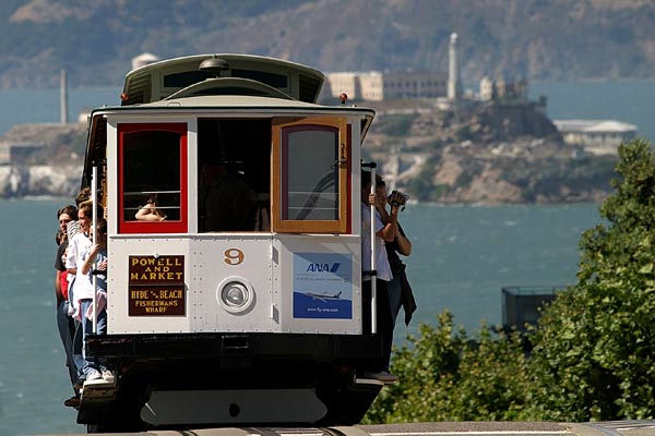 Cable Car | Canon 10D, EF 70-200 2.8, 200mm, f 4.5, 1/3000s, ISO400