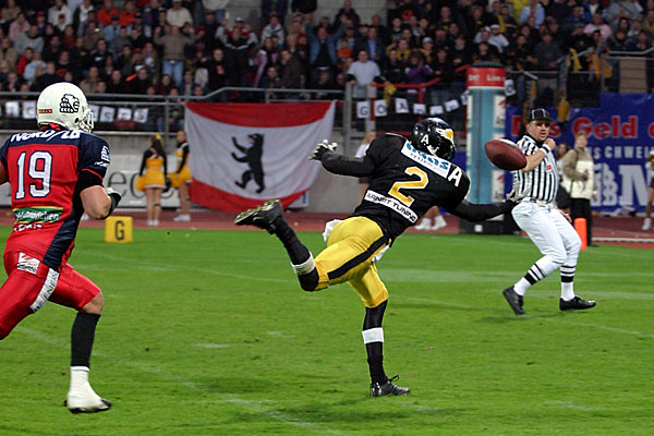 catch | Canon 10D, EF 70-200 2.8, 78mm, f 2.8, 1/350s, ISO800 | German Bowl XXVI