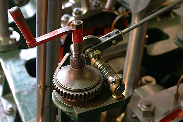 steam engine | Canon 10D, EF 17-40 4.0, 33mm, f 4.0, 1/1s, ISO 200