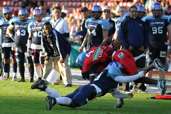 tackle | Canon 10D, EF 70-200 2.8, 200mm, f 3.6, 1/1500s, ISO800