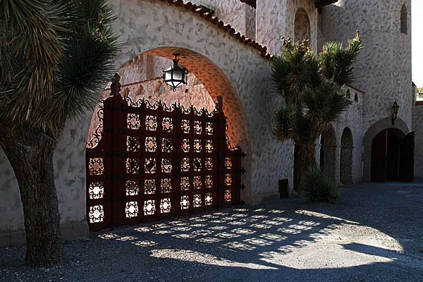 scotty's castle | Canon 10D, EF 17-40 4.0, 17mm, f 6.0, 1/60s, ISO 100