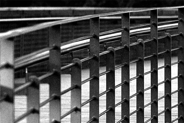 bars | Canon 10D, EF 70-200 2.8, 115mm, f 4.0, 1/500s, ISO 200
