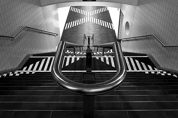 stairs | Canon 10D, EF 17-40 4.0, 23mm, f 16, 2s, ISO 200