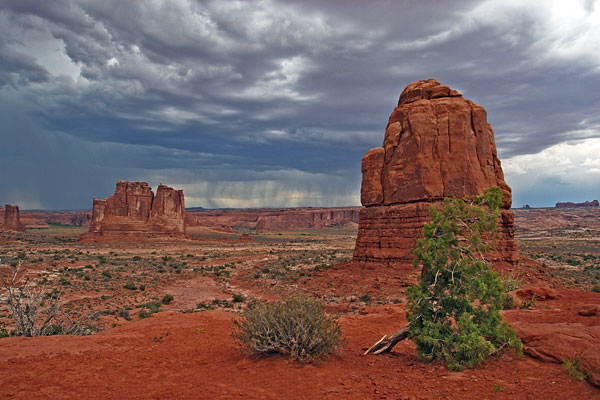 Arches N.P. - Utah | Canon 10D, EF 17-40 4.0, 17mm, f 4.0, 1/500s, ISO 200