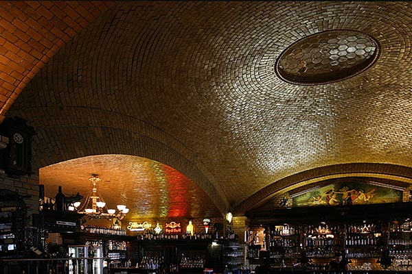 pub | Canon 10D, EF 17-40 4.0, 17mm, f 4.0, 1/20s, ISO 400