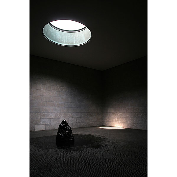 Berlin: Neue Wache, Unter den Linden | Canon 10D, EF 17-40 4.0, 17mm, f 4.5, 1/125s, ISO 200