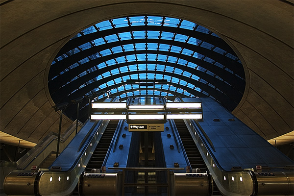 London Underground, Way out | Canon 10D, EF 17-40 4.0, 17mm, f 4.0, 1/60s, ISO 200