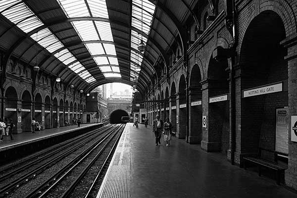 Notting Hill Gate | Canon 10D, EF 17-40 4.0, 17mm, f 5.6, 1/45s, ISO 200