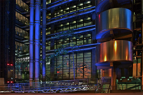 Lloyds Building, London | Canon 10D, EF 17-40 4.0, 17mm, f 4.0, 1/10s, ISO 800