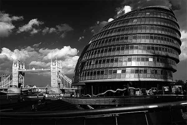 City Hall, London | Canon 10D, EF 17-40 4.0, 17mm, f 8, 1/250s, ISO 100