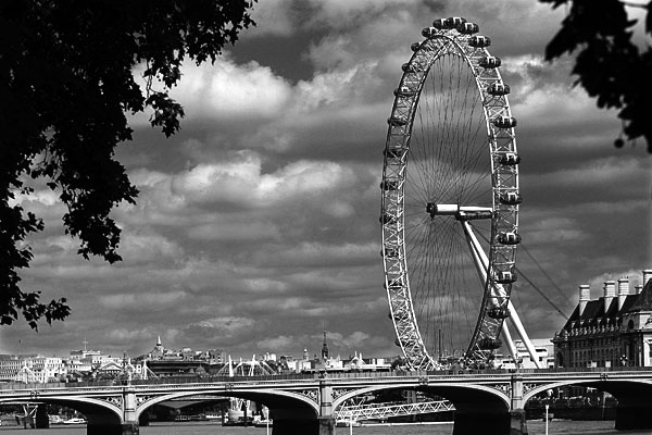 London Eye | Canon 10D, EF 70-200 2.8, 70mm,  f 4.5, 1/3000s, ISO200