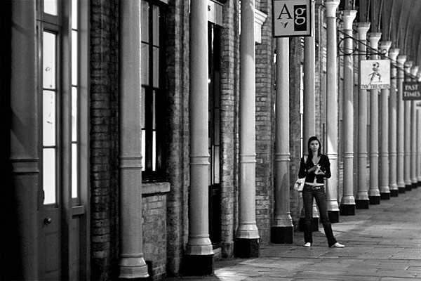 Covent Garden | Canon 10D, EF 50 1.4, f 2.5, 1/30s, ISO 400