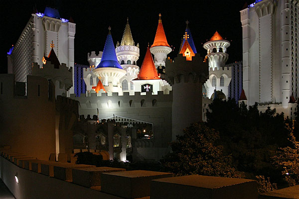 Las Vegas Excalibur | Canon 10D, EF 17-40 4.0, 17mm, f 4.0, 1/60s, ISO 800