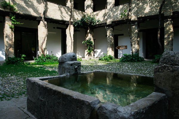Karawanserei, Granada | Canon 10D, EF 17-40 4.0, 17mm, f 4.0, 1/125s, ISO 100