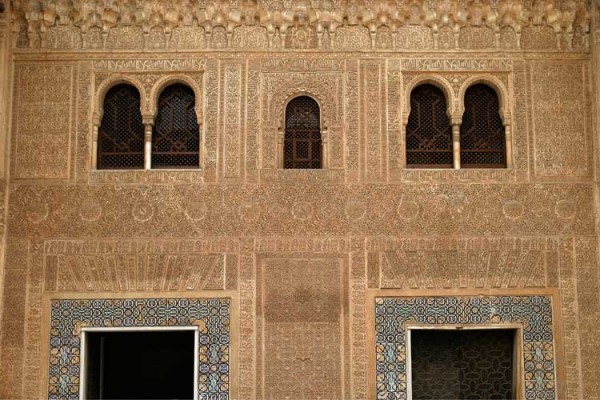 Alhambra wall painting III | Canon 10D, EF 17-40 4.0, 32mm, f 5.6, 1/60s, ISO 100